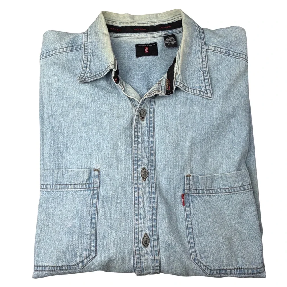 Levis‎ Red Tab Mens Large Light Wash Denim Button Down Shirt Long Sleeve Cotton